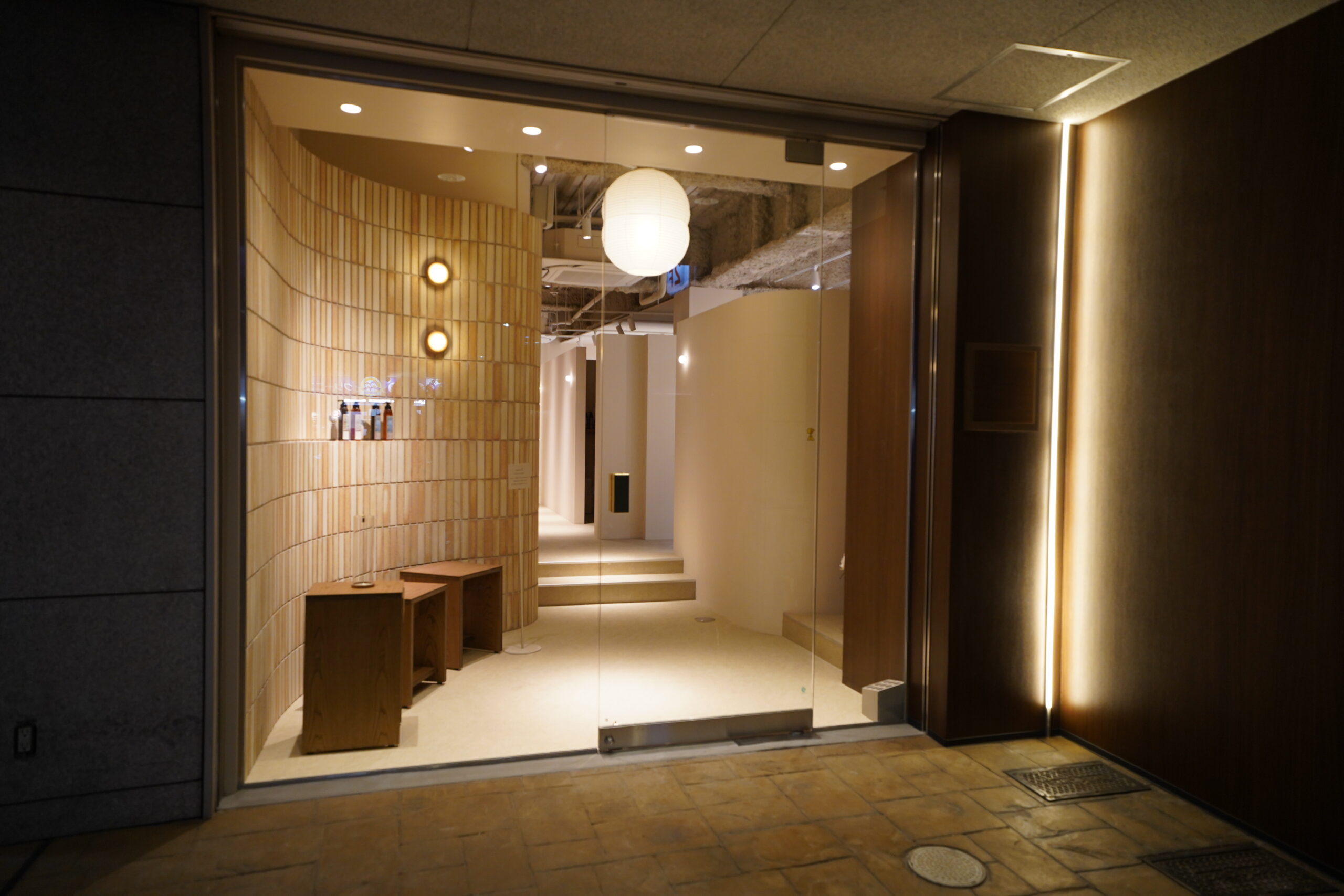 monet高槻院の店内(待合・通路)